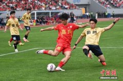 浙江省城市足球联赛在嘉兴揭幕 5位奥运冠军同框